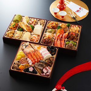 トオカツフーズのおせちには和洋中のおせち、京都のおせち、そしてポケモンのおせちの3種類があります。一番人気の和洋中のおせち「うたげ」を中心に、京おせち「八坂」等を中心におせちの内容、早期予約割引情報等々簡単にまとめています。トオカツフーズおせち和洋中鳳凰