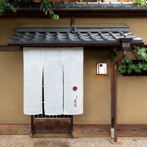 祇園末友のおせちの口コミや評判。祇園末友について、祇園末友のおせち通販について簡単にまとめています。祇園末友おせち口コミ外観